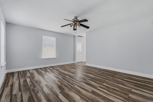 Building Photo - 1427 Hade Falls Ln