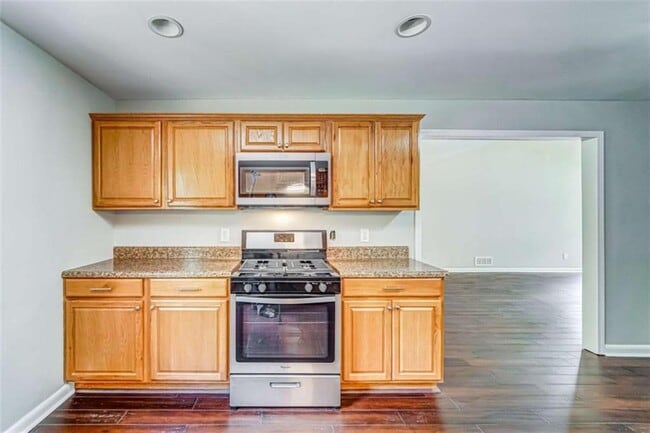 Building Photo - 2218 Woodfern Dr