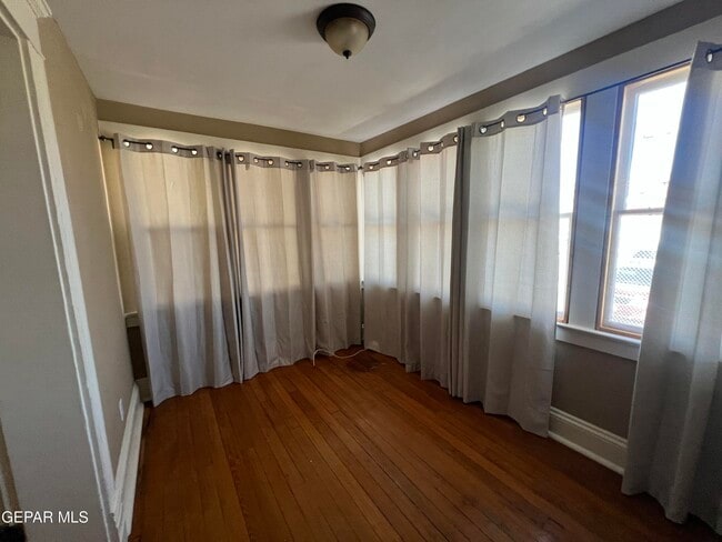 Building Photo - 108 W Nevada Ave