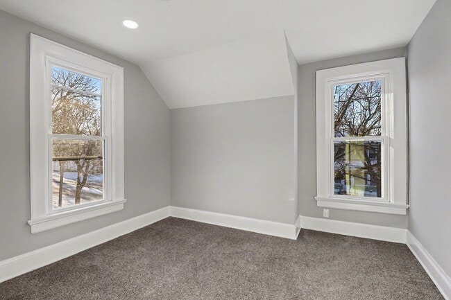 Building Photo - 417 E Maple Ave