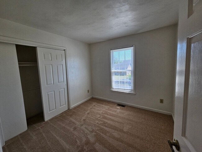 Building Photo - Lynbrook Landing