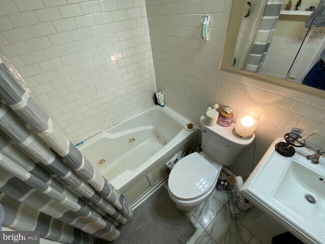 Building Photo - 2128 10th St NW