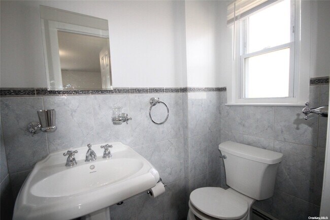 Building Photo - 80-03 165th St