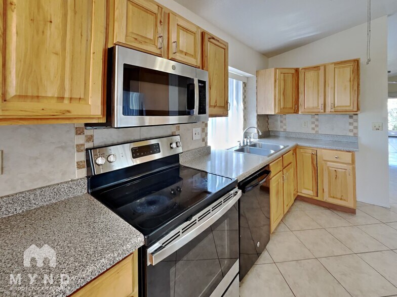 Building Photo - 5230 W Wood Owl Dr