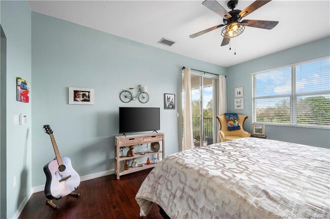 Building Photo - 691 SW Glen Crest Way