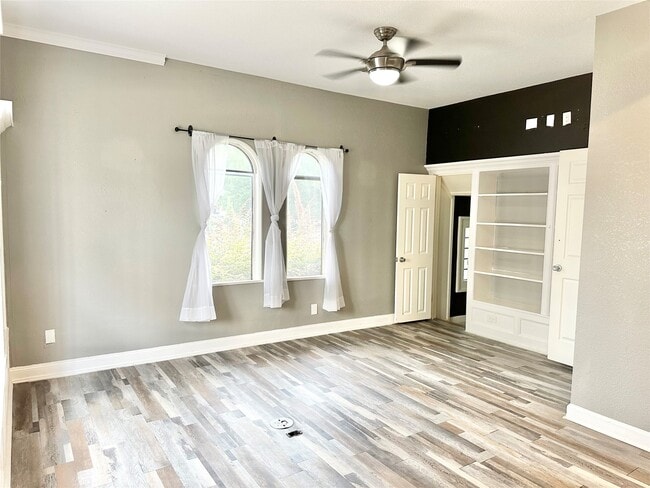 Building Photo - 2424 Southmore Blvd