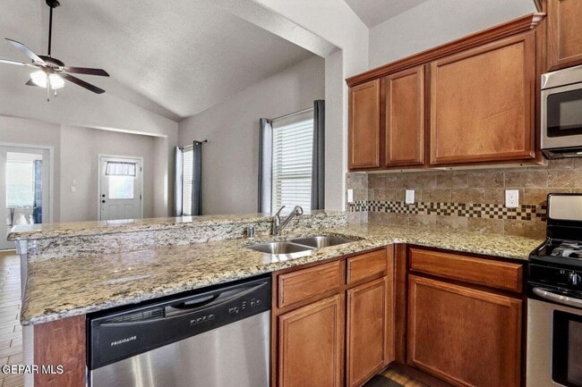 Building Photo - 7433 Dewberry Dr