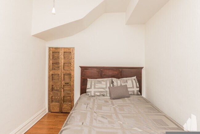 Building Photo - 3744 N Fremont St