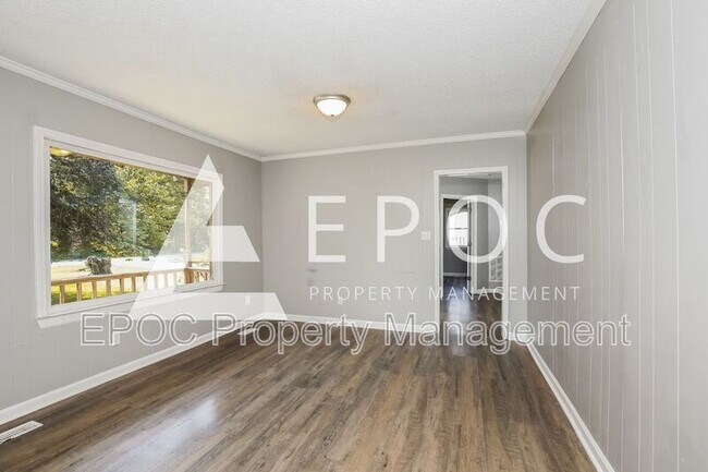 Building Photo - 822 Whitsett Ave