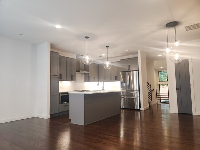 Building Photo - Modern Brownstone 3 Bedrooms, 3.5 Baths lo...