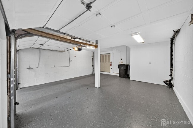 Building Photo - 1606 Madaline Dr
