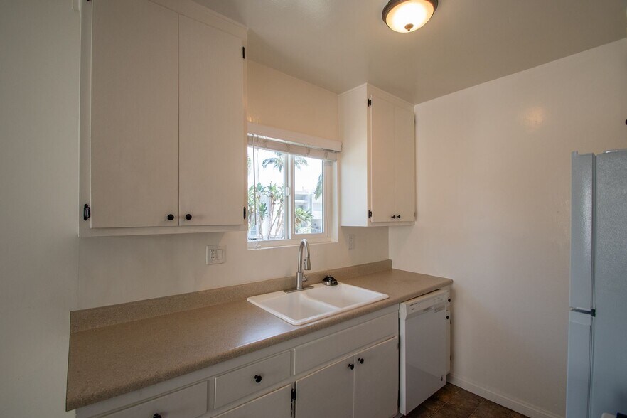 Building Photo - 11100 Camarillo St