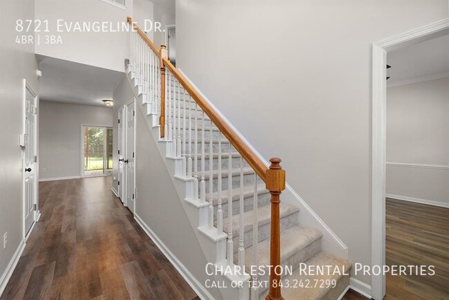 Building Photo - 8721 Evangeline Dr