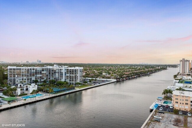 Building Photo - 3000 S Ocean Dr