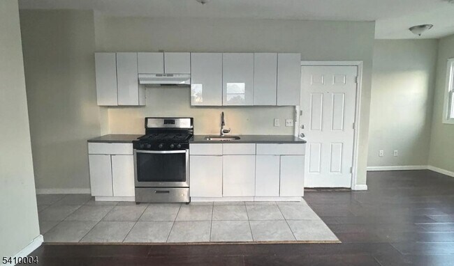 Building Photo - 399 16th Ave