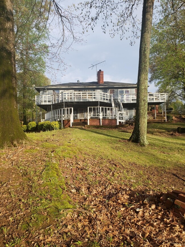 Building Photo - 5041 E Shore Dr