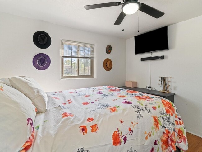 Building Photo - Unfurnished | 2 Bed / 1 Bath | NE Albuquer...