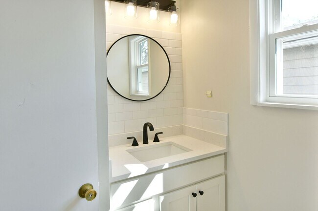 Building Photo - 72-78 S Roanoke