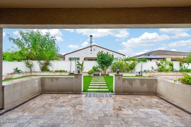 Building Photo - 203 E Birchwood Pl
