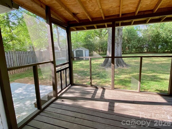 Building Photo - 1417 Cortland Rd W