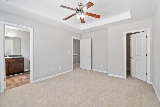 Building Photo - 3 Bedroom Townhome in Stonecrest!