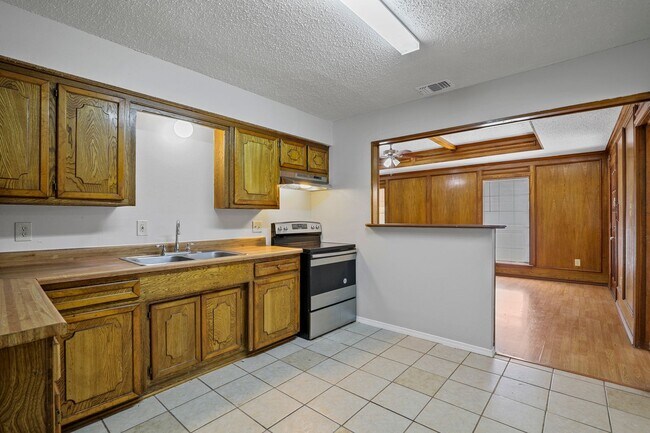 Building Photo - 226 E Pritchard Ln