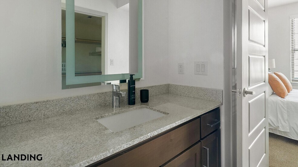 Building Photo - 698 Basilica Bay Dr