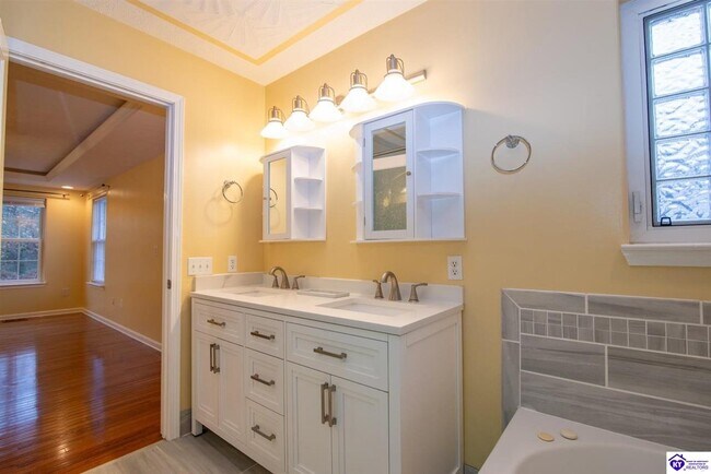 Building Photo - 243 Emmaus Cir