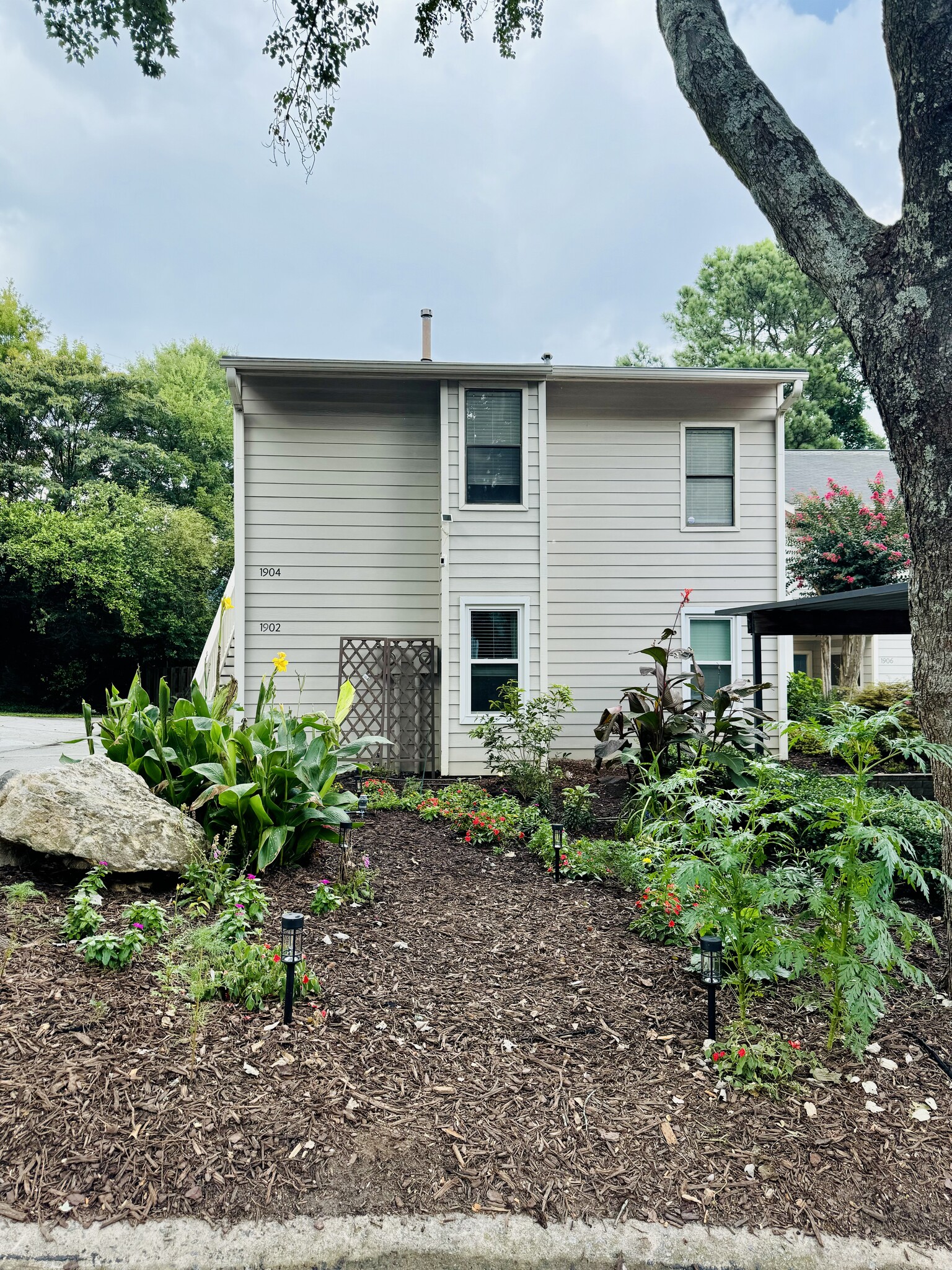 Building Photo - 1904 Variations Dr NE