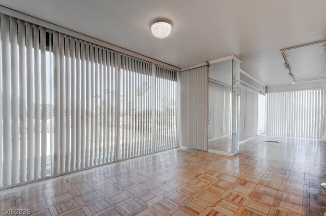 Building Photo - 3111 Bel Air Dr