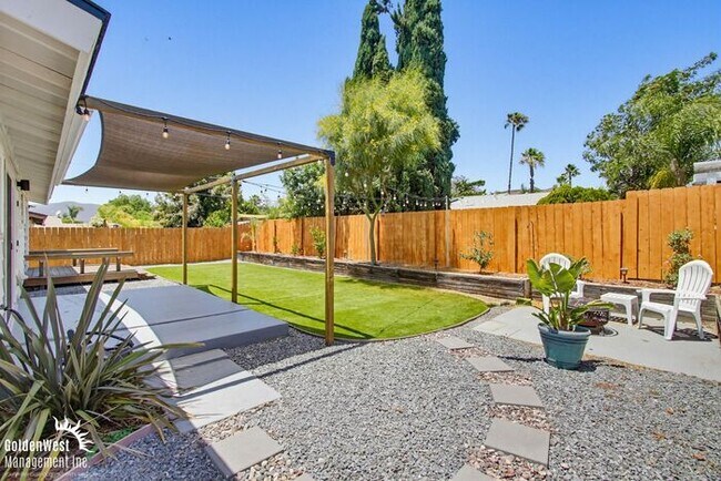 Building Photo - Captivating 3Bdm 2Ba Home in the Carlton Oaks/West Hills area of Santee!
