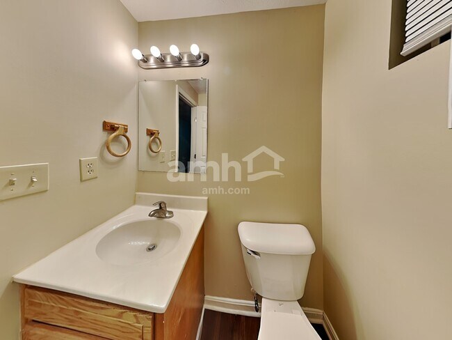 Building Photo - 2807 Presidential Dr