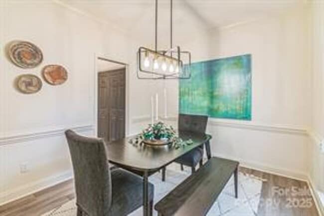 Building Photo - STUNNING, SHOWSTOPPER IN TURTLE ROCK!