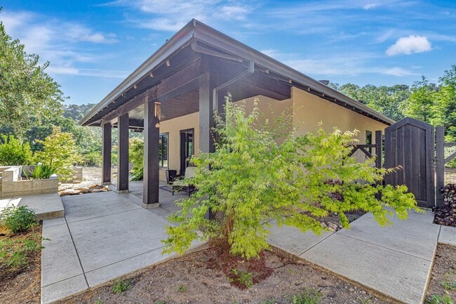 Building Photo - 7965 Whitehurst Rd