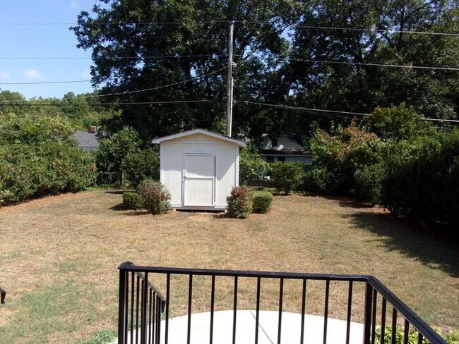 Building Photo - Beautifully Landscaped 2 Bedroom 1 Bath Home in College Park