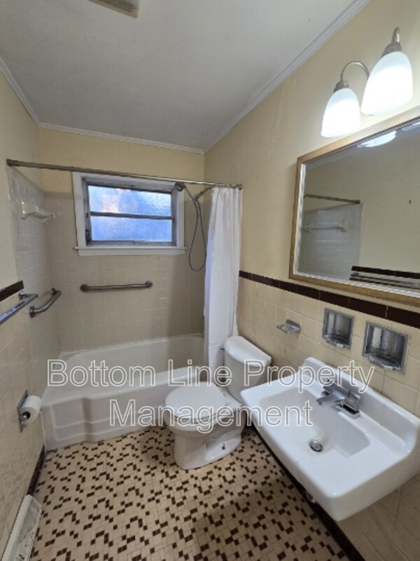 Building Photo - 4120 Leeds Dr