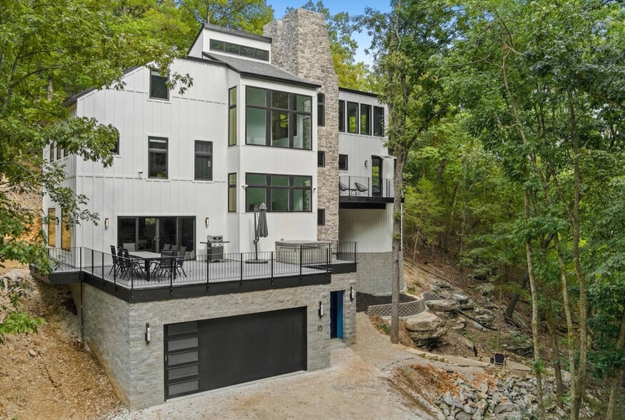 Building Photo - 15 Dearhurst Rd
