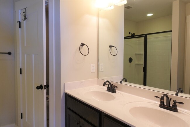 Building Photo - 17 Timber Oak Way