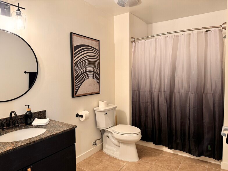 Building Photo - 889 Date St