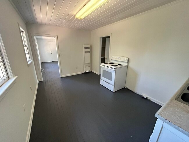 Building Photo - 209 Griffith Ave E