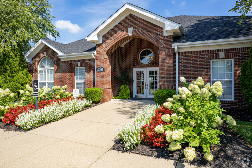 Clubhouse Office Summer - Summit Place Apartments