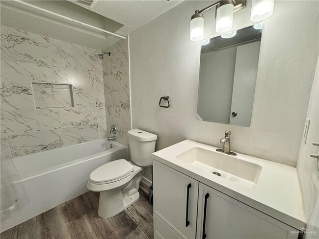 Building Photo - 15 Highland Park Ave