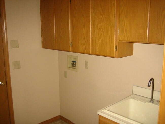 Building Photo - 5044 Summerfield Dr SE