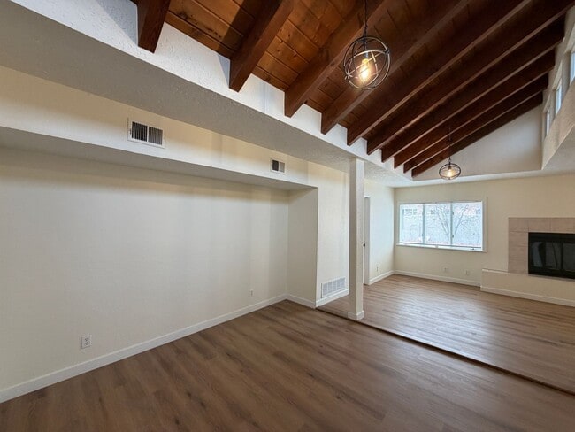 Building Photo - 3 Bedroom Single Story Home Available Near Constitution Ave NE & San Pedro Dr NE!