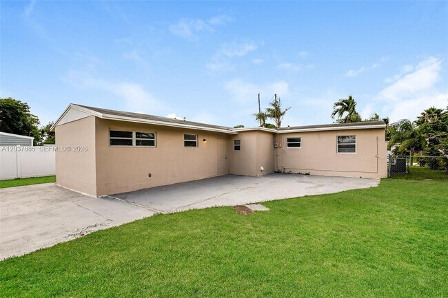 Building Photo - 5980 NW 24th Ct