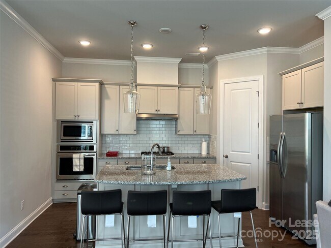Building Photo - 9735 Briarwick Ln