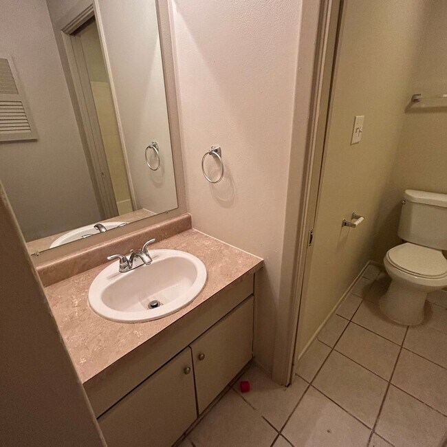 Building Photo - 7206 Creekside Dr