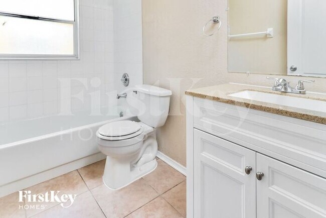 Building Photo - 318 Country Vineyard Dr