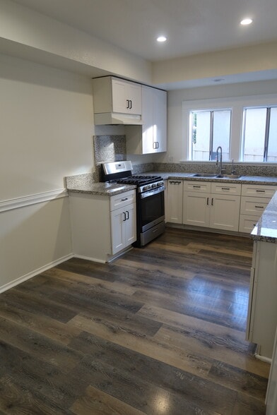 Building Photo - 537 W Milford St