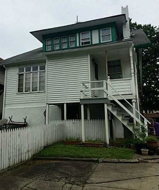 Building Photo - 2415 BeechwoodCarriage House